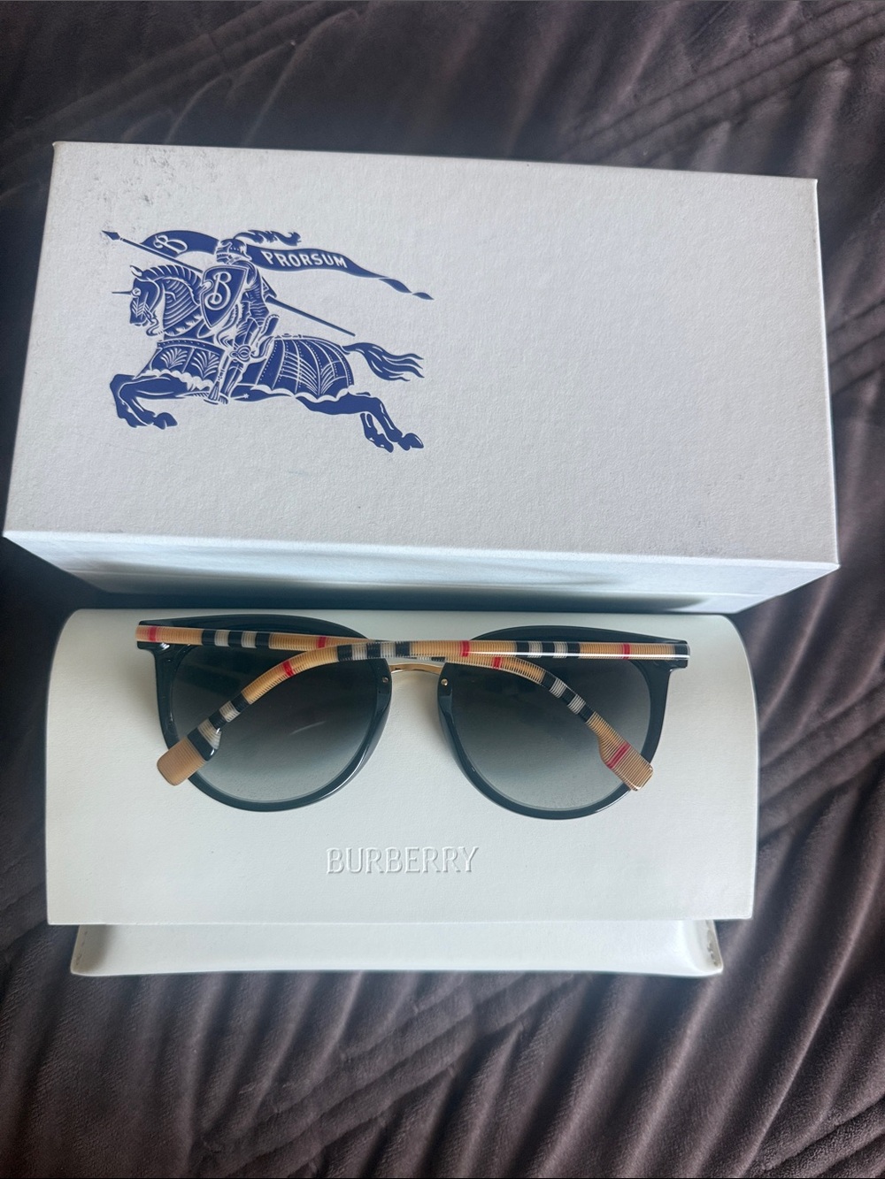 Authentic Burberry Black cat eye Sunglasses with Nova print and Dark Gray Lenses - Picture 2 of 8